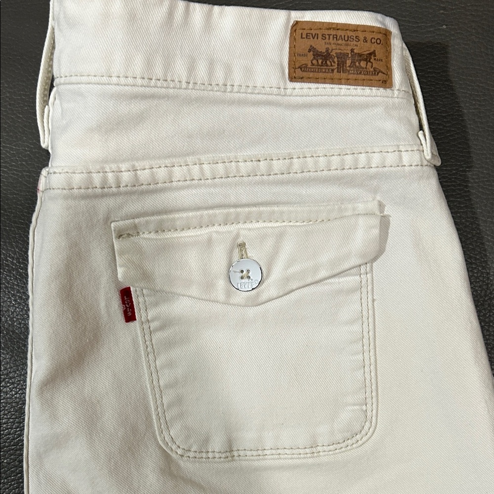 Levi's white Denim cropped jeans. Size 4. EUC - Picture 4 of 6